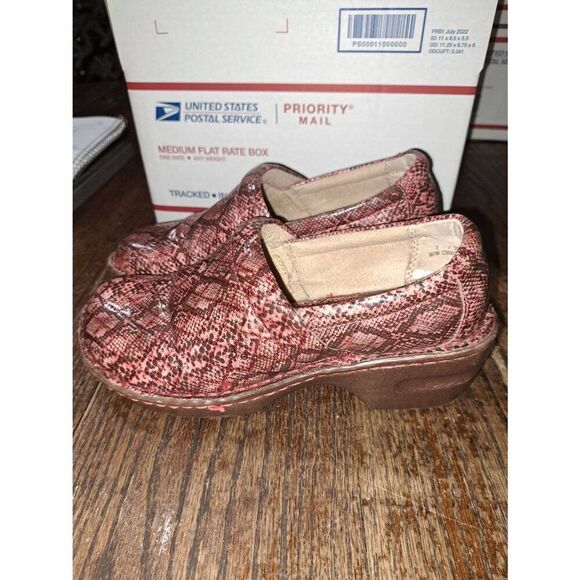 7M b.o.c. Born Clogs Loafers Wedge Heel Pink Brown Faux Leather Snakeskin Shoes - Picture 6 of 8